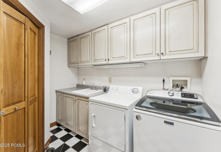 Image for 954  Empire Avenue