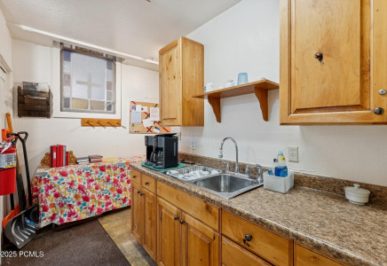 Image for 525  Park Avenue