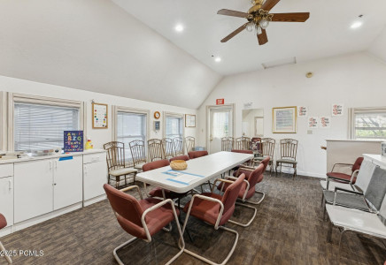 Image for 525  Park Avenue