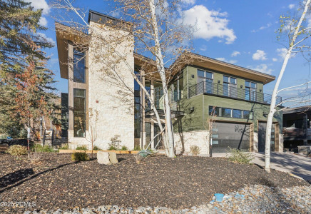 Image for 2083  Three Kings Court