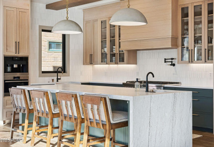 Image for 2083  Three Kings Court