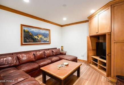 Image for 1203  Empire Avenue