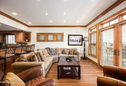 Image for 1203  Empire Avenue