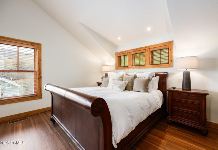 Image for 1203  Empire Avenue