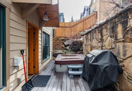 Image for 1203  Empire Avenue